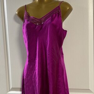 Vintage YK2 Victoria's Secret Fuchsia 💯 Silk Chemise